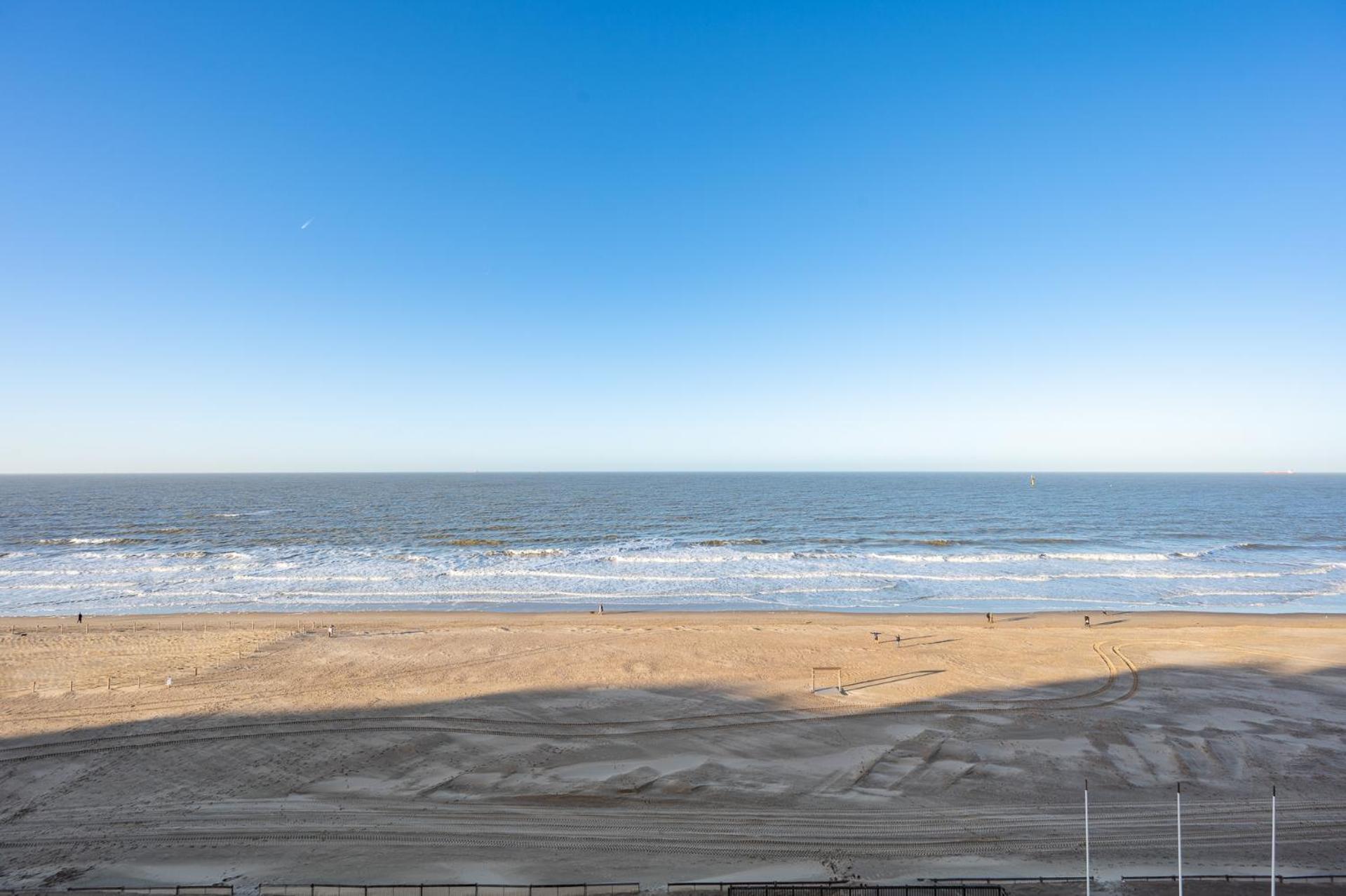 7E Verdiep Appartement Op De Zeedijk In Knokke Voor Max 6 Personen Luaran gambar